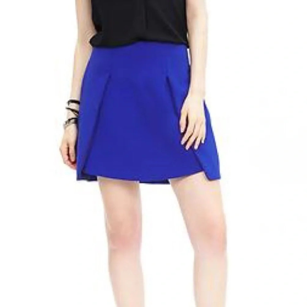 NWT Banana Republic Winged Mini Size 4
